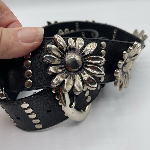 Vintage Express Daisy Belt Size Small Black Leather 3D Sliver Floral Concho Boho - Picture 3 of 10